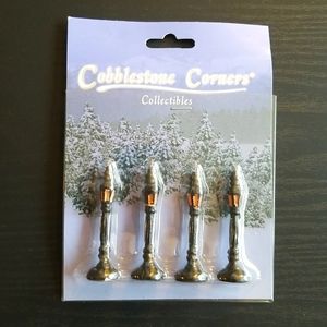 Cobblestone Corners Collectibles Lampposts Street Lights. Set of 4.